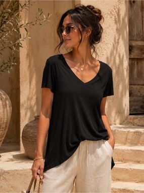 957. Classic V-Neck Short Sleeve Tee - Black